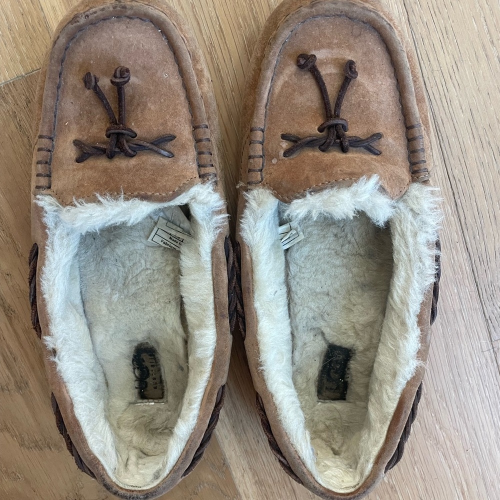 Women’s UGG slippers, size 9